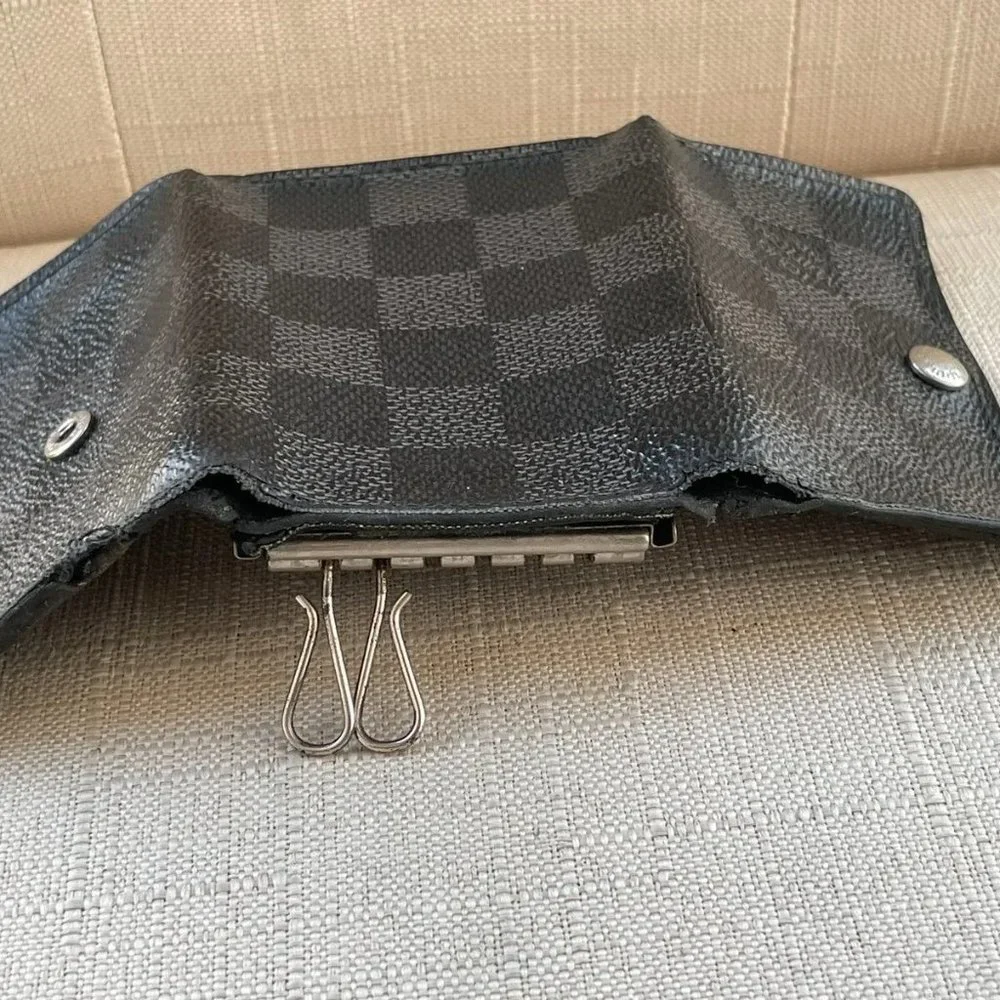 Louis Vuitton Keychain Black/Gray Leather Keys Holder Bag - Picture 7 of 12